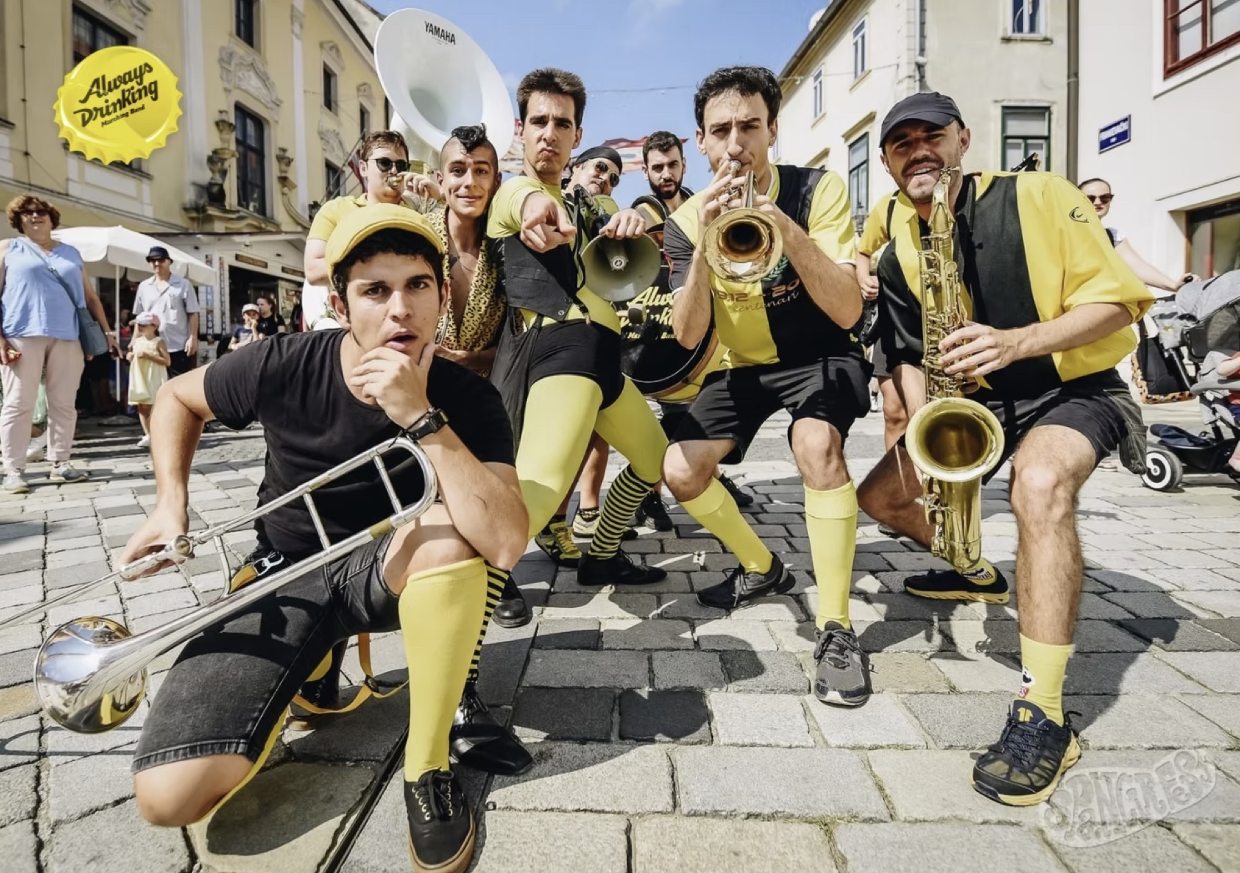 Always Drinking Marching Band en actuació