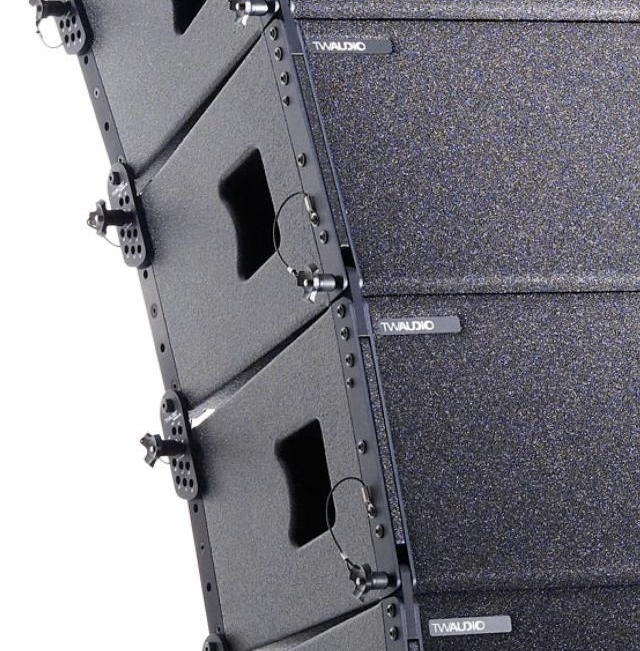 Primer pla del sistema line array TW Audio